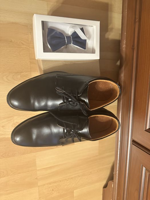 Garnitur komunijny(garnitur,koszula,pantofle,mucha,poszetka,pasek)