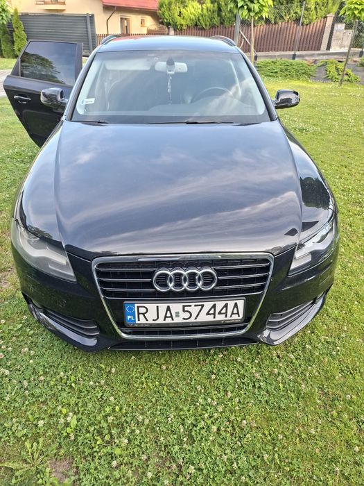 Audi  A 4 B8  kombi 2.0tdi  2010 r modelowo 2011