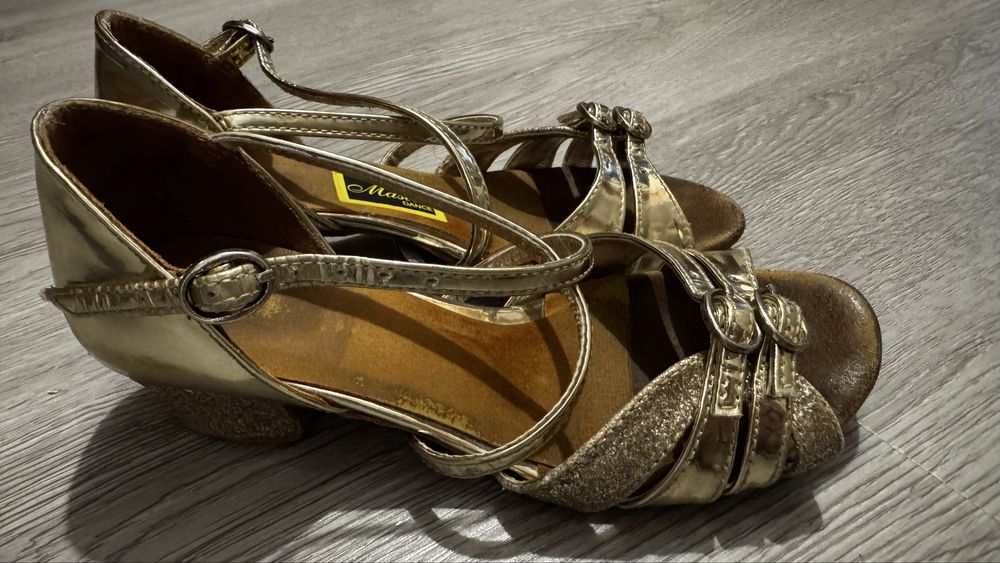 Туфлі для танців, танцювальні туфлі для дівчинки