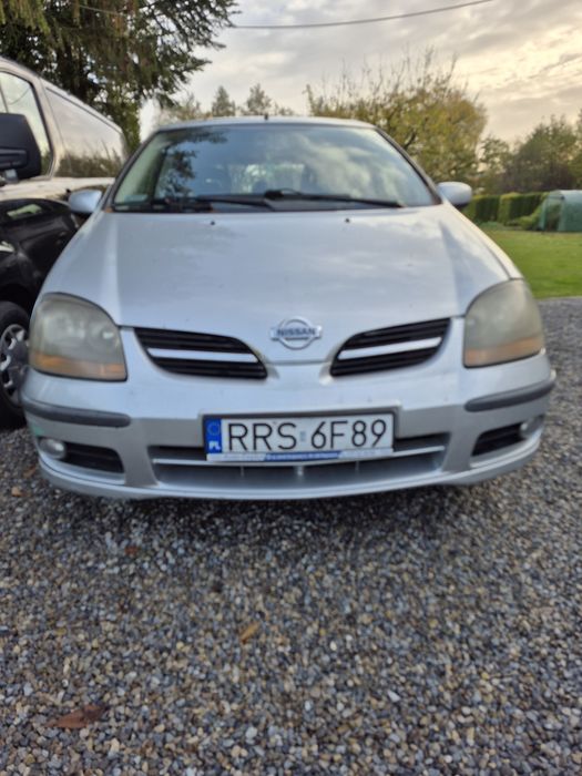 Nissan Almera Tino