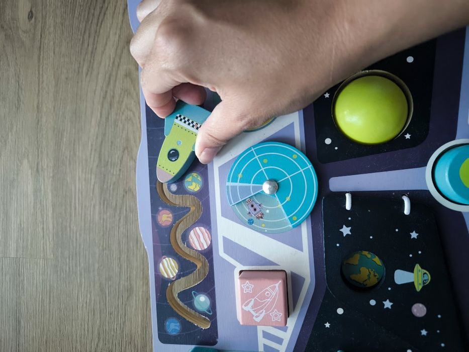 Tabuleiro de Atividades Montessori Espaço Playtive em Madeira