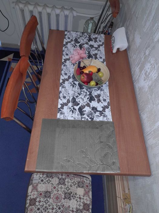 Стіл для кухні ( вітальні) та стільці