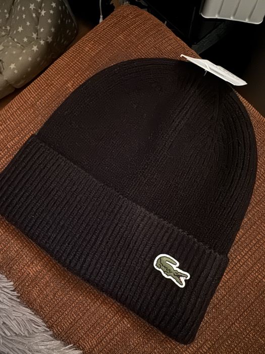 Шапка Lacoste чорна