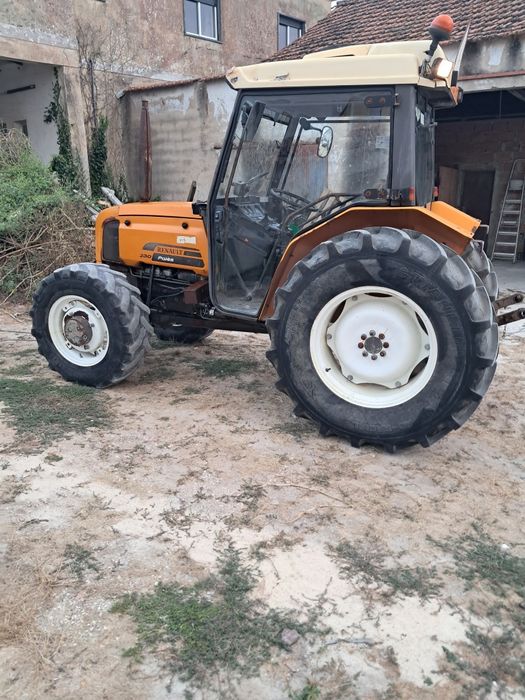 Renault pales 230