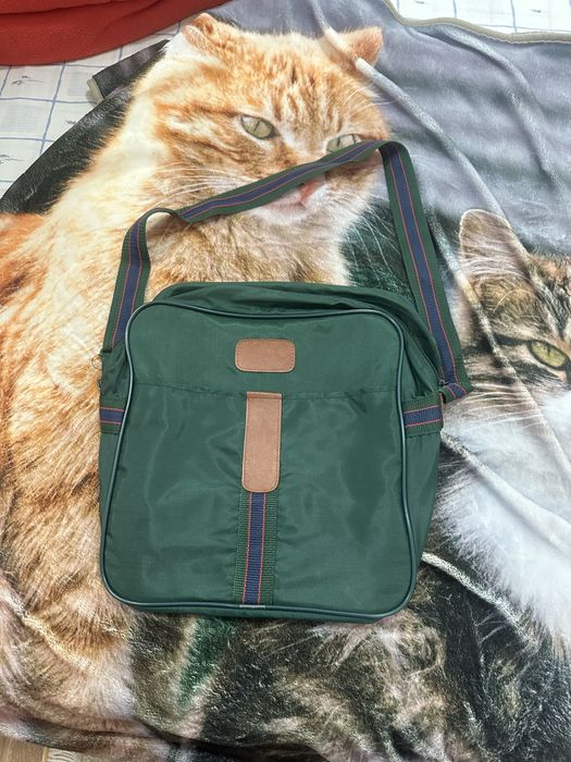 3 mochilas de viagem com : pequena , media , grande de cor verde