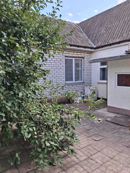 Продам цегляний кап. будинок в центрі Солоницівка можна по сертифікату