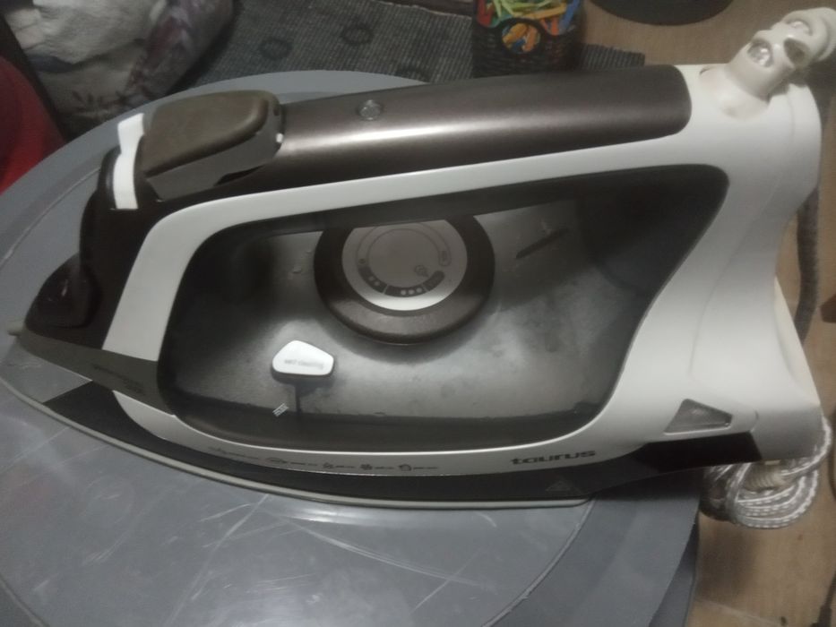 Ferro a vapor impecável como novo Taurus