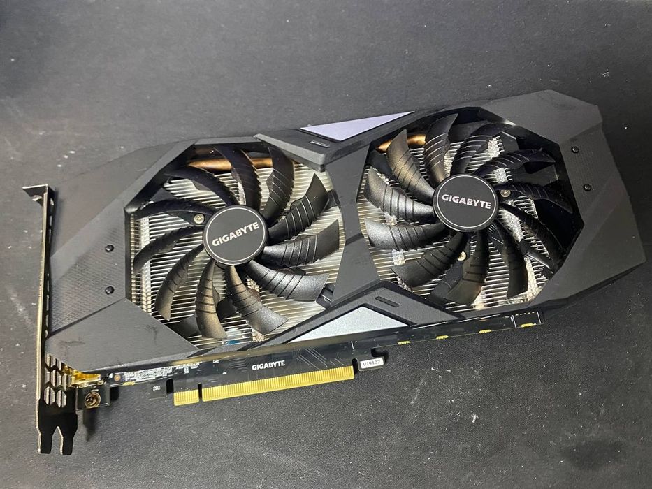 Продаю GeForce RTX 2060 8GB Super