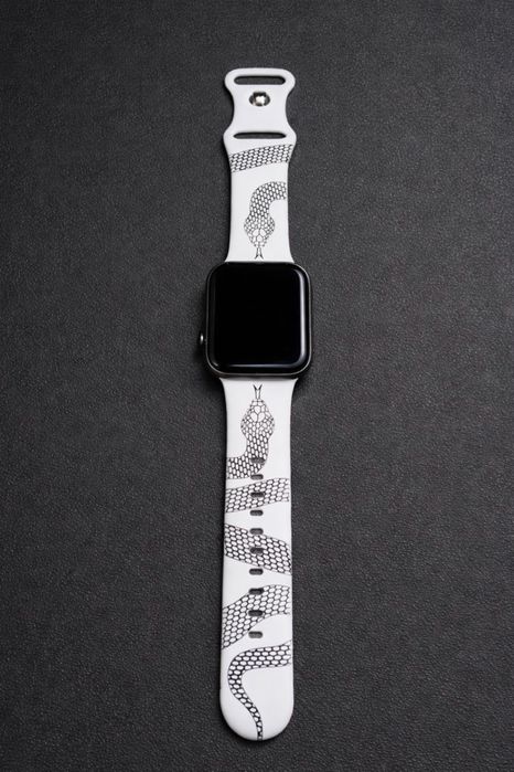 Apple Watch SE (GPS, 2-го поколения)