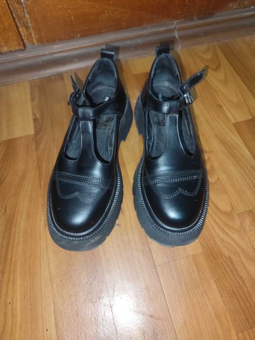 Жіночі шкіряні туфлі