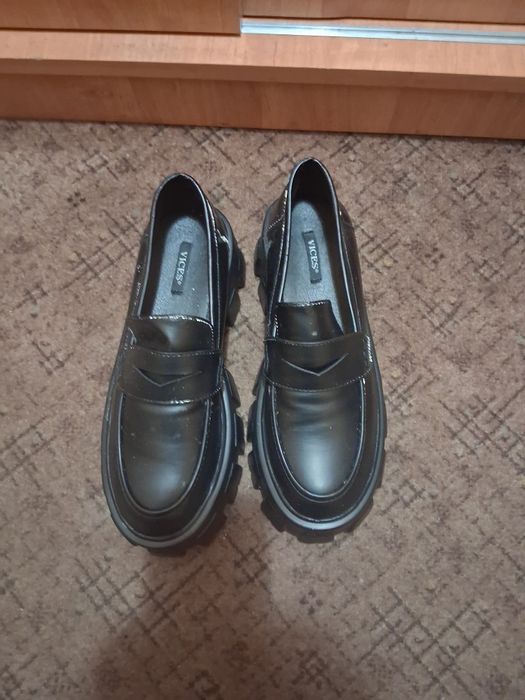 Buty czarne na grubej podeszfie