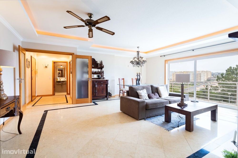 Excelente T2 em Carnaxide com Garagem