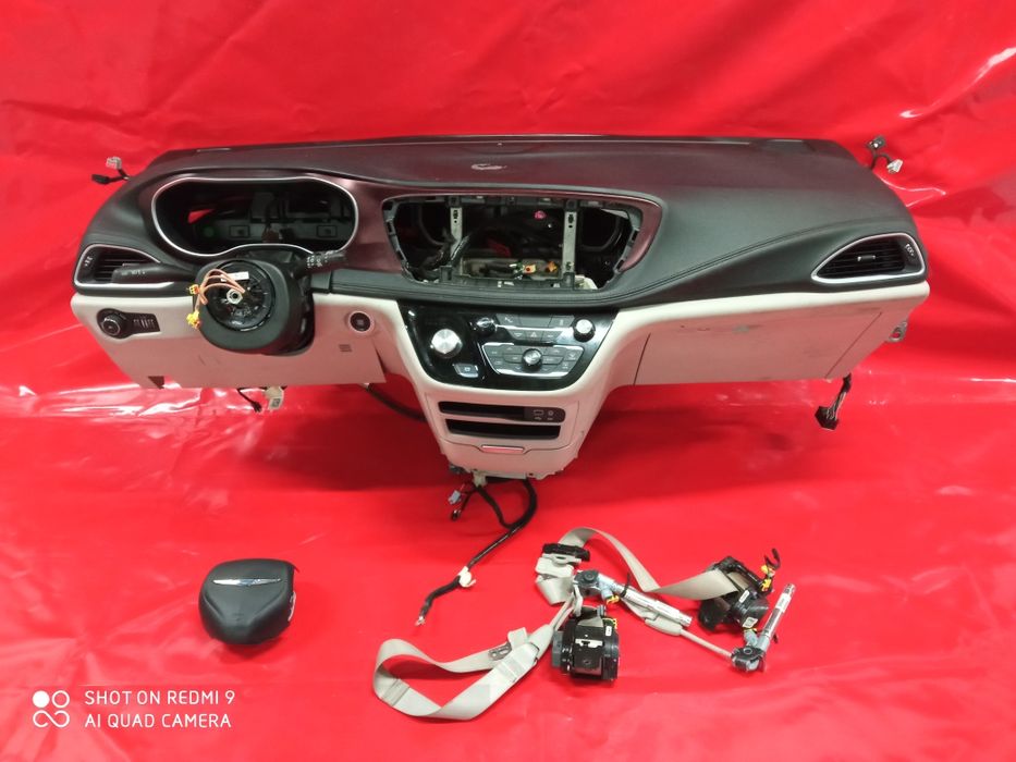 Deska Rozdzielcza Konsola Kokpit Pasy  Airbag Chrysler Pacyfica (16-)