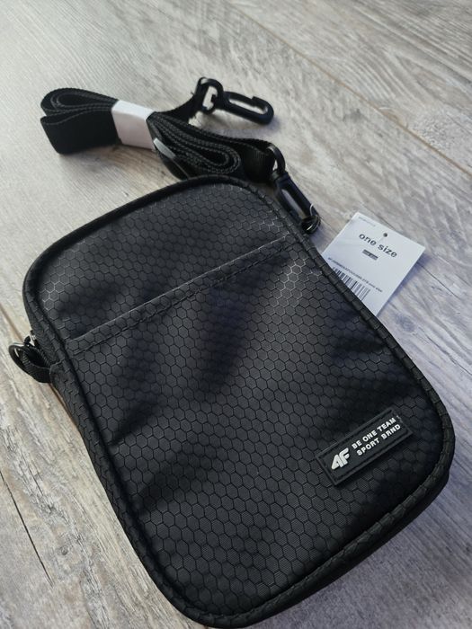 Saszetka na ramię czarna 4F