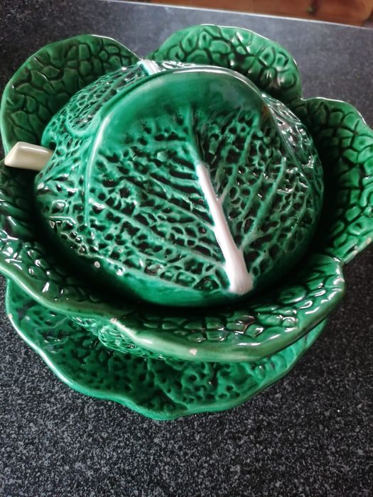 Terrinas, Travessas, pratos. jarras, loiça.