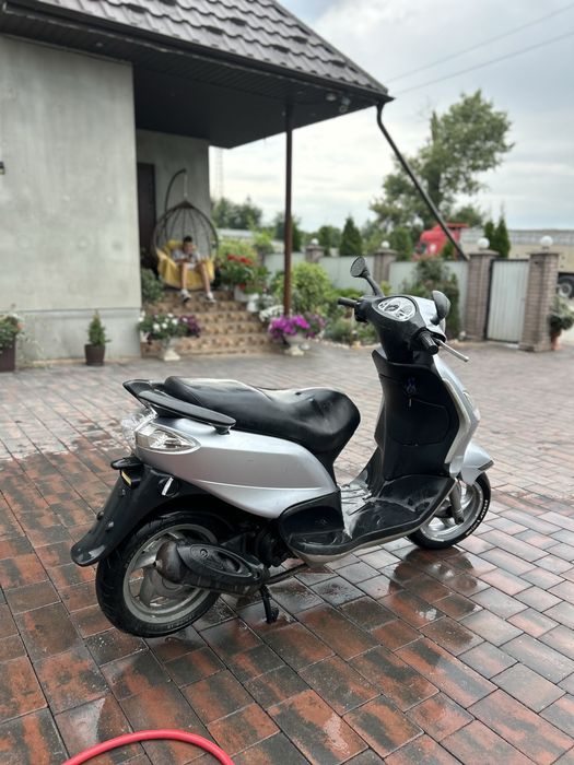 Piaggio fly 100.