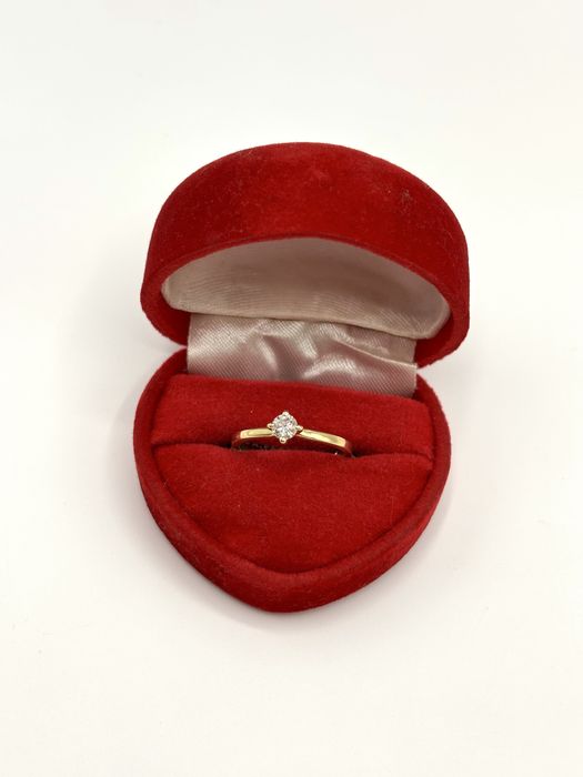 Złoty pierścionek z brylantem 0,20 ct zaręczynowy