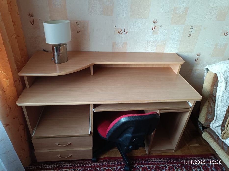 Biurka dla ucznia do odrabiania lekcji / do pracy