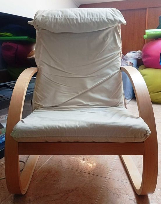 Poltrona Poang como nova
