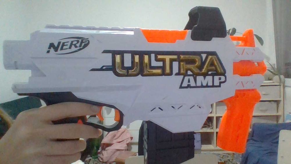 Arma brinquedo com 3 rodadas de resina preço negociável
