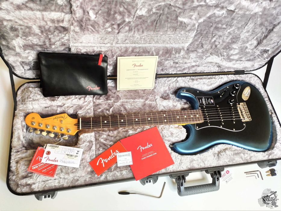 Fender® American Professional II Stratocaster® '2021 Dark Night