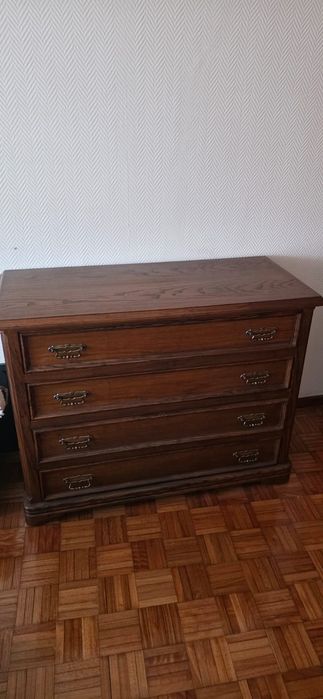 Conjunto de quarto (cama , mesas de cabeceira e cómoda)