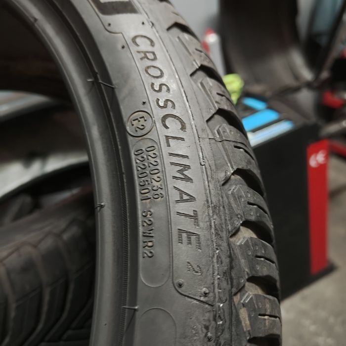 225/40/18 XL Sprzedam parę opon całorocznych Michelin