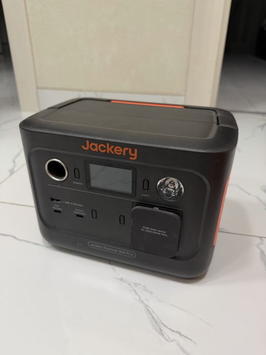 Зарядна станція Jackery джекері