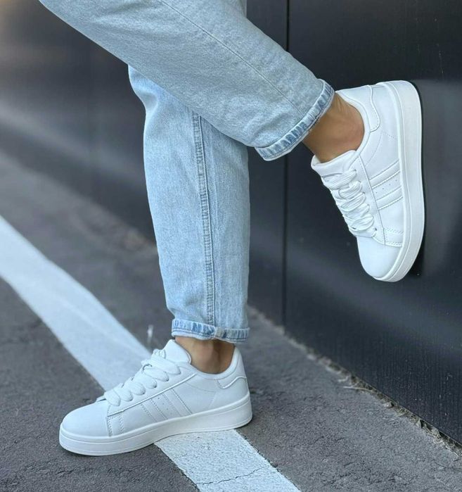 Женские белые кроссовки кеды