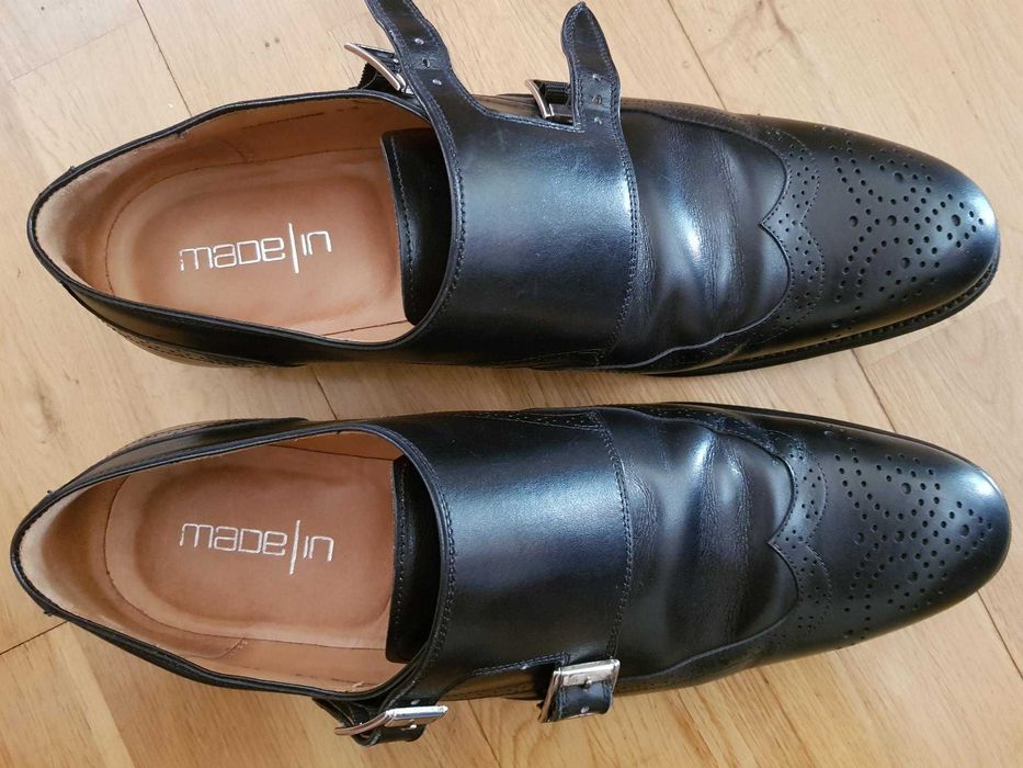 Sapatos com fivelas Made In tamanho 43