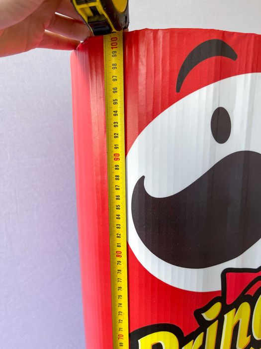 Велика упаковка Pringles 1 м — реквізит для зйомок, свят — без чіпсів