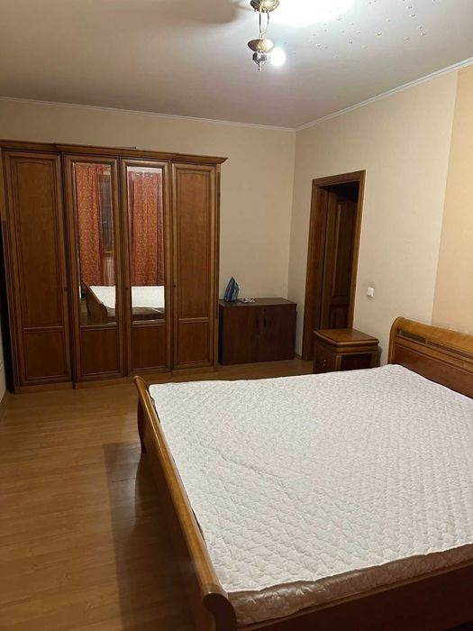 Здається велика 2-к квартира, м.Позняки, вул.Гмирі