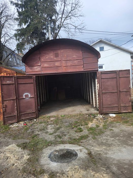 Гараж з привазованою земельною ділянкою