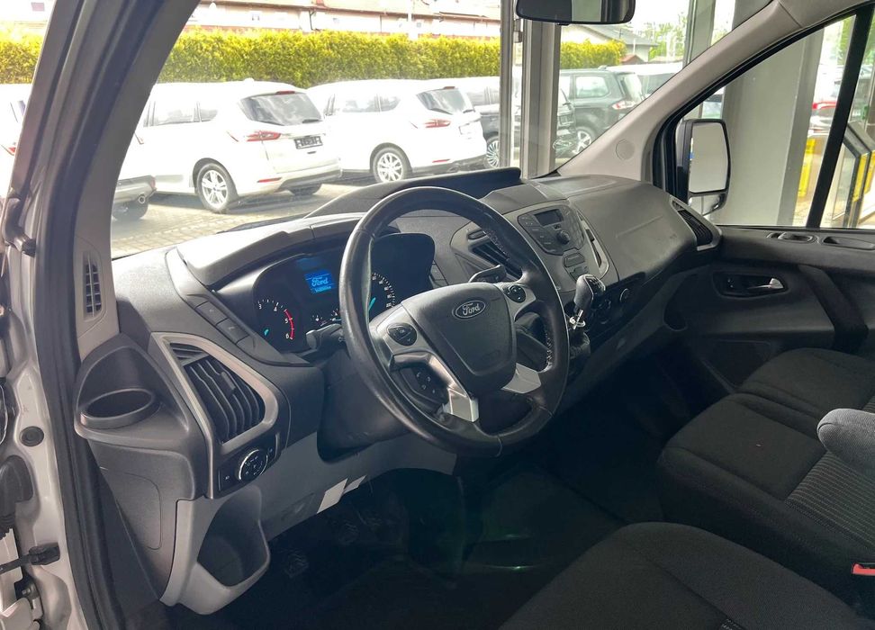 Wynajem busa 9 osobowego, wyjazdy krajowe i zagraniczne + BOX dachowy