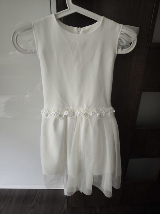 Biała sukienka wizytowa rozmiar 134