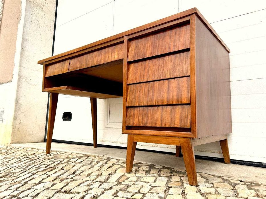 Secretária olaio vintage +143,5comp x71prof x 82alt.