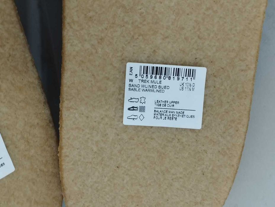 Beżowe zamszowe klapki Clarks Originals Trek Mule rozmiar 45