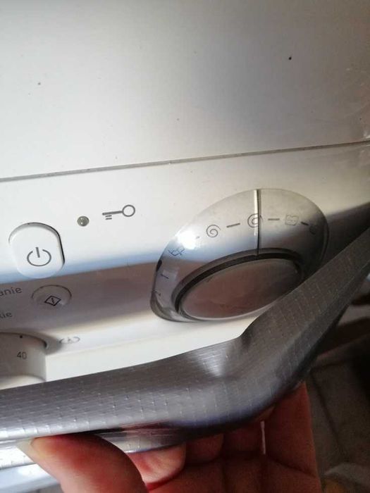 Pralka wąska Ariston AVSL 85. Pojemność 4,5kg. Sprawna.