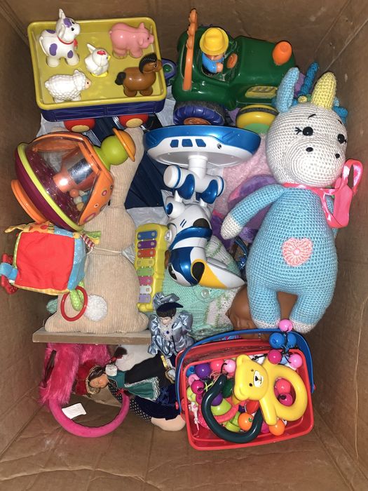 Лот   іграшок   з Європи