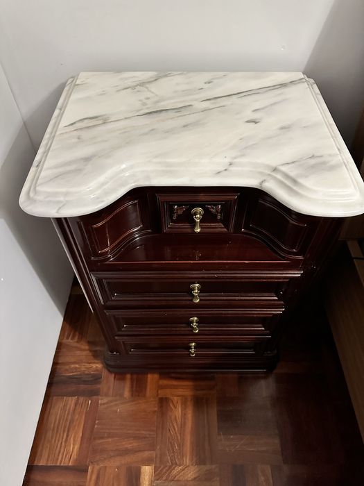 Vende-se conjunto de móveis em madeira