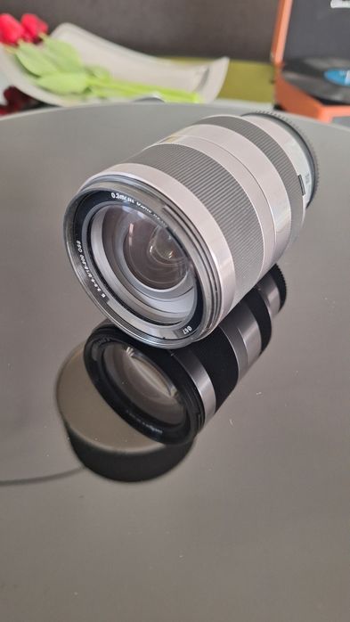 Sony E 18-200mm f/3.5-6.3 OSS