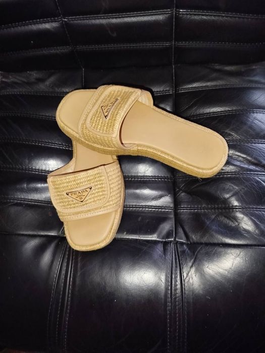 Босоножки, шлепки Прада, Prada