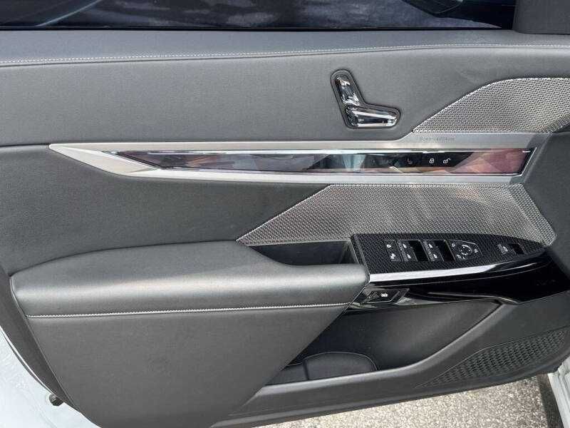 2023 BMW 7 Series 740i