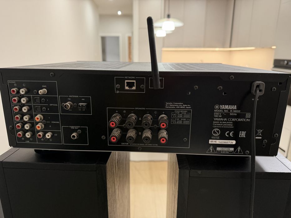 Amplituner Yamaha R-N602  + Kolumny Jamo S628