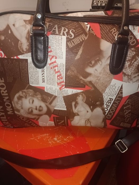 Mala viagem/ginásio Marylin Manroe