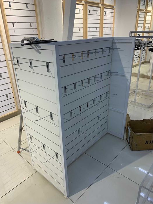 Продам стойку для одежды и ресепшн комплект