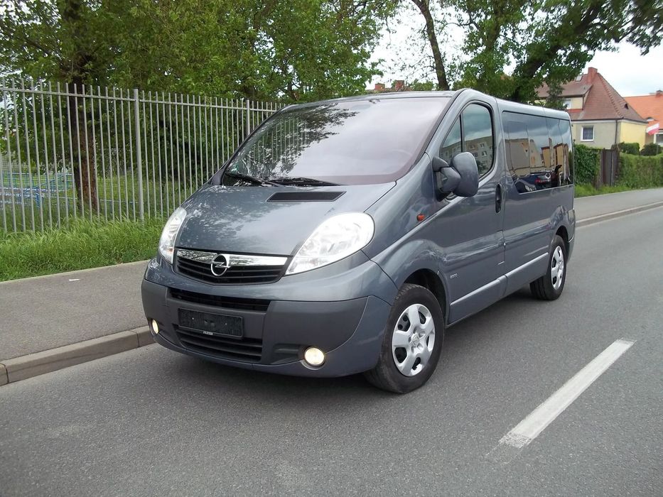 Opel Vivaro 2.0dci klima nawiewy 9 osob z niemiec