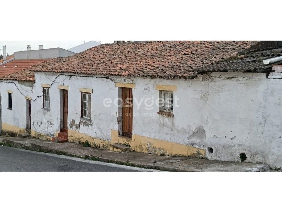 Moradia V3 para recuperar localizada na vila de Aljustrel