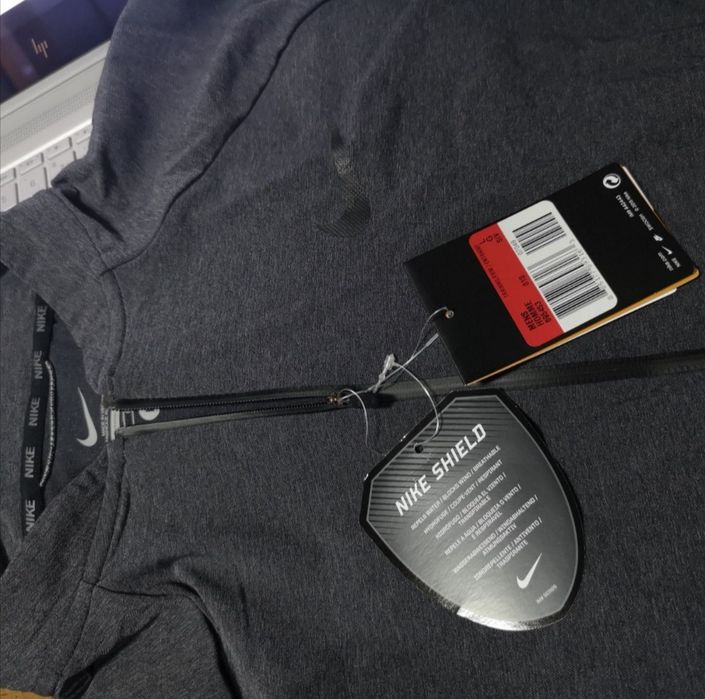 Nike Shield Бомбер Softshell Софтшел L створена для бігу та тренувань у негоду