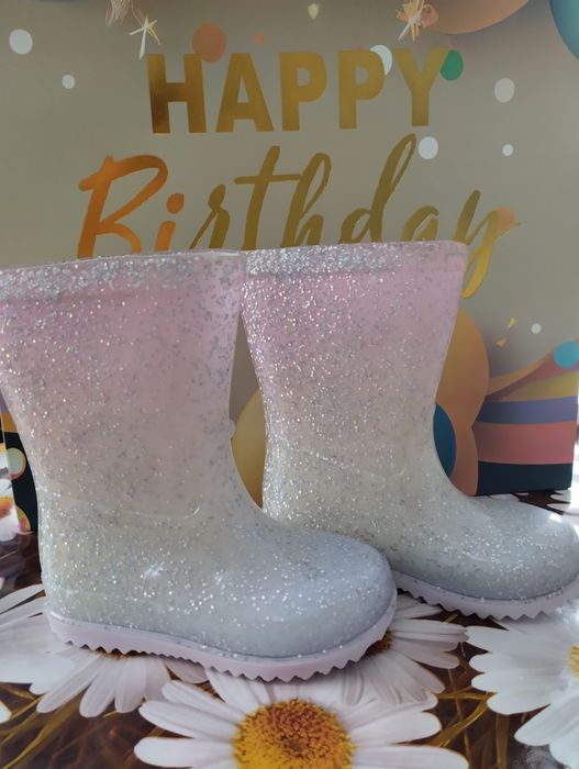 Резинові чобітки на дівчинку омбре з глітером ,дуже гарні.